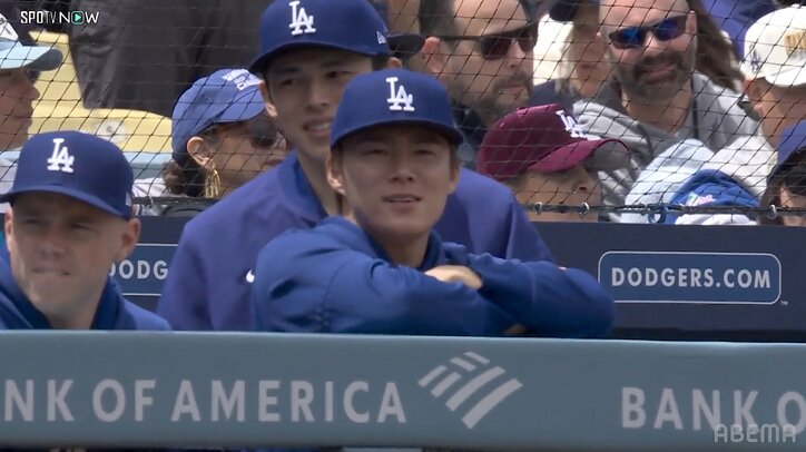 【写真・画像】ド軍テオスカー、通算200号アーチの裏で“珍事” 観客が「しまった！」記念ボールの行方…歓喜のスタンドで天を仰ぐ瞬間　1枚目