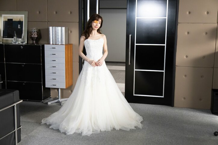 田中みな実、『M 愛すべき人がいて』第4話で狂気のウエディングドレス姿を披露!眼帯の秘密も明らかに!?