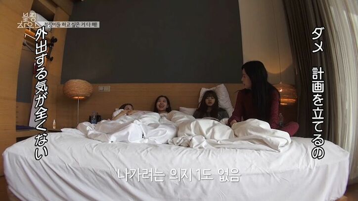 BLACKPINKのリサ、故郷・タイで両親がサプライズ登場！リサの涙にメンバーももらい泣き…