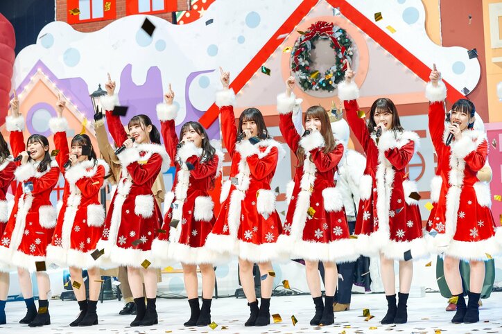 日向坂46、聖夜に“ファンタジーな世界“のパフォーマンスでおひさま魅了 松田好花が涙の復帰 宮田愛萌も影ナレで登場した22人の「ひなくり2020」