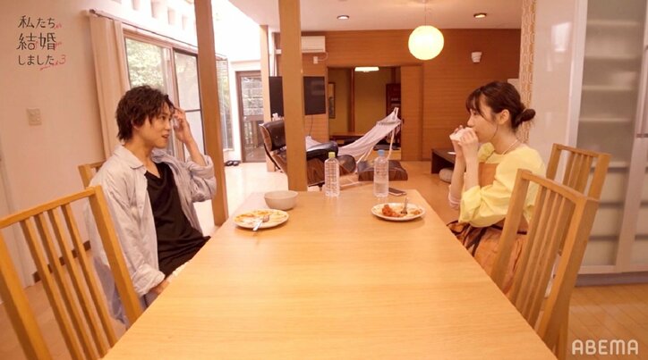 島崎遥香、母直伝の手作り料理を佐野岳に披露「唯一、目分量で作れる料理」『私たち結婚しました3』第4話