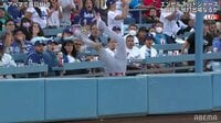大谷翔平の同僚、驚異の身体能力を披露→「観客が揃って“お口あんぐり”」の珍場面に反響「トラウトも爆笑w」「身体能力ヤバい」 【ABEMA TIMES】