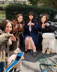 「可愛すぎてやばい」「豪華な顔ぶれでドキドキ」Niki、“ピナバタ”メンバーでの集合ショットを公開しファン歓喜