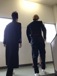 賀来賢人主演『今日から俺は！！』リレーブログ開始　撮影初日の“距離感ある”後ろ姿公開