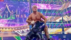 「首がもげる」米人気レスラーが変形DDT“3連発”！ 敵はグロッキーも「離さないw」畳み掛ける必殺技に観衆大熱狂