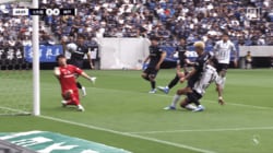 「怖くないのか…？」ガンバ18歳GKの“顔面ブロック”に騒然！「本能が勝った」荒木琉偉を見守る先輩は「お父さんみたい笑」
