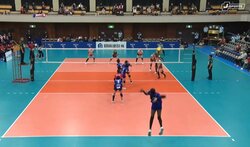 女子バレー、魔球サーブにアリーナどよめき 鋭く曲がって落ちた驚きの軌道