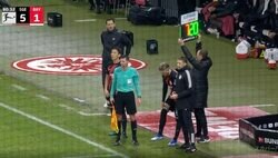 スタジアムが大歓声に揺れる！「もはや伝説」「存在感が違う」カイザー・長谷部誠が大記録を達成！クラブ最多出場記録を更新 フランクフルト230試合目の出場を達成した瞬間