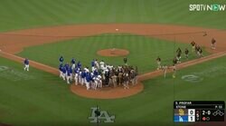 球場騒然！ 大谷翔平、乱闘現場で取った神対応が“ヤバすぎる”と話題に　予想外の展開にファン騒然 「さすがに反則でしょ」「ウソだろ！？w」