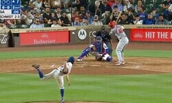 何やってんだ…！？ 今永昇太、“不意打ち”魔球がヤバすぎる　球場ドン引き… 強打者相手への“超遅球”が話題に「メンタル強すぎ」「こういう場面ですごい」