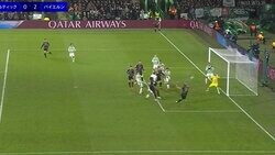 スタジアム騒然！ 怪物FW、ドンピシャすぎる“爆速ダイレクトボレー弾”炸裂「バケモノかよ」 絶対的ストライカーの“衝撃ゴラッソ”が話題に「一番危険な男」