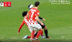 「レッドやろ」危険タックルに大ブーイング＆「やばすぎ」など批判殺到！頭同士の激突→握手で和解の直後ながら“激しすぎる足首刈り”で新たな因縁に？ 