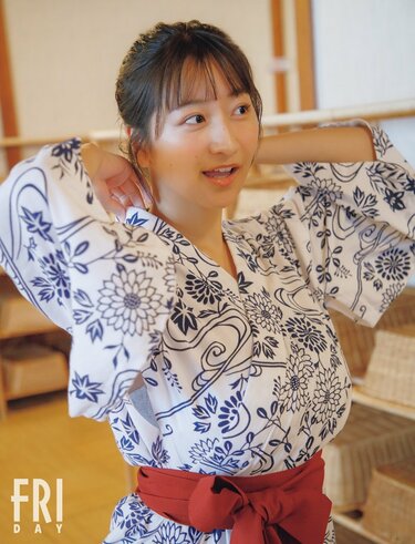 タイトル: FRIDAY 年始特別号/10/24・31号 複原依那　hoka 榎原依那と熱海で“温泉デート” 『FRIDAY』5度目の表紙＆巻頭特集 森