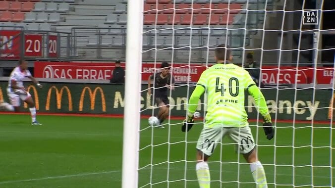 「2部にいる選手じゃない」中村敬斗、超高速クロスでゴールをお膳立て「もはや“決勝ゴール製造機”」3戦4得点関与の圧巻ハイパフォーマンス 3枚目