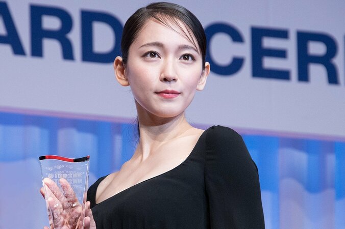 吉岡里帆、祖母との大切な思い出を語る「私が二十歳になったときに…」 1枚目