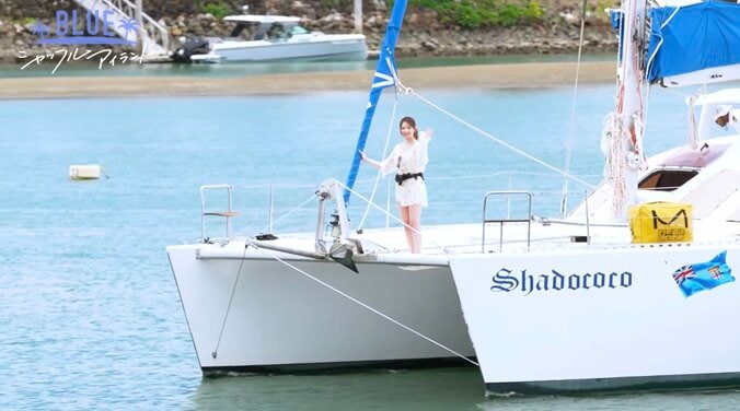 【写真・画像】黄色ビキニのスタイル抜群ギャルモデル、船で登場！「肌白くてバカ可愛い」「だいぶスタイル良くない？」男子大興奮 　2枚目