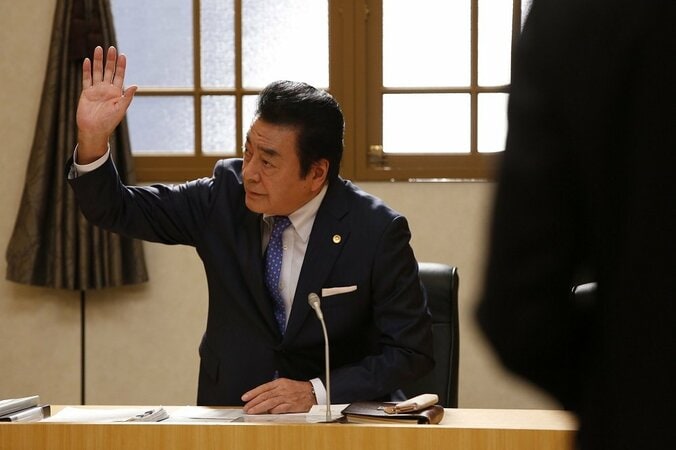 高橋英樹扮する京極雅彦がついに法廷デビュー、悲願の「異議あり！」も 2枚目