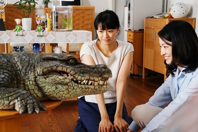 「くだらないことこそ本気で」　映画『妻ふり』ワニに食われる本編映像が公開 2枚目
