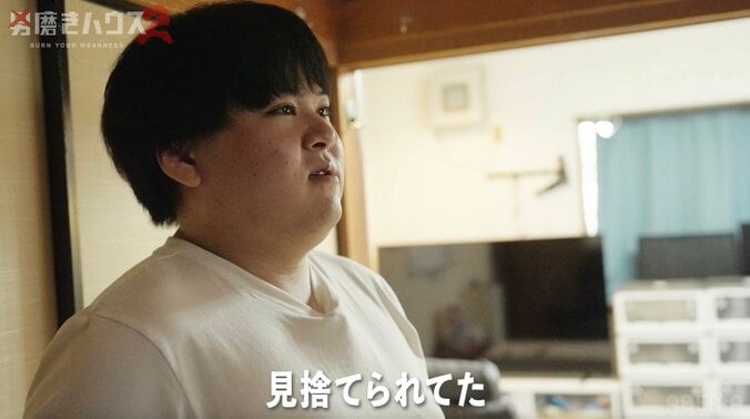 【写真・画像】小遣い月5万円の22歳“幼卒”男性、ゲームルームに漫画や動画サブスクまで …13年で作り上げた部屋を“卒業”「ひきこもりから強い男に」　2枚目