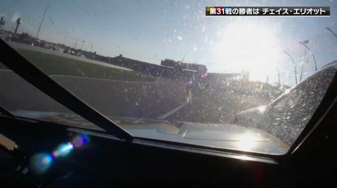 「どっから出てきた？」ライバルを“弾き飛ばして”大逆転！ ドライバーも「どうして勝てたかわからない」米レース、異例“再延長”で劇的V 4枚目