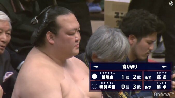 嗚呼、稀勢の里…初日から3連敗で、横綱ワースト8連敗　引退よぎる敗戦に館内もどよめきと静寂 1枚目