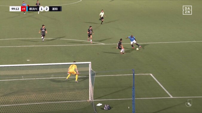 「規格外」J最強の助っ人FWが浦和守備陣を無効化「最後全部持っていったな」「あんなの打たせちゃダメ」アダイウトンの圧倒的個人技にSNS騒然 5枚目