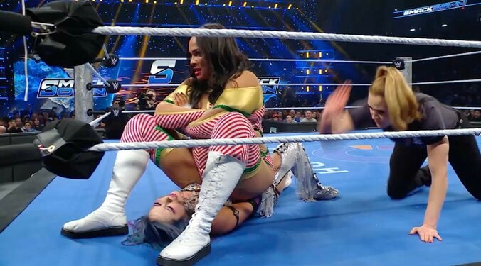 【映像】日本人女子、120キロ超の“ケツ爆弾”をくらってしまう