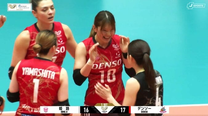 女子バレー、まるで野球のスローカーブな“すごい軌道”のノータッチエース 相手もポカーン 5枚目