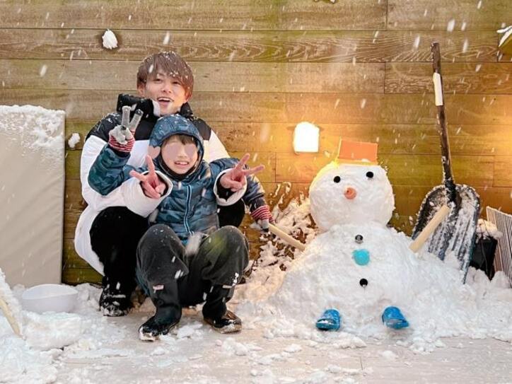  辻希美、夫・杉浦太陽と息子達が自宅のバルコニーで雪遊び「年に一度のことだから」 