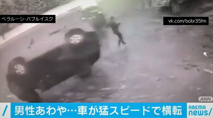 間一髪のところで…スリップした車が猛スピードで横転、ジョギング中の男性に突っ込む