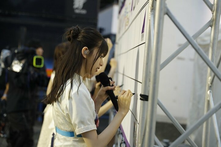 「どっちのパフォーマンスも見たい…」2つの会場のファンを唸らせた乃木坂46の“シンクロライブ”