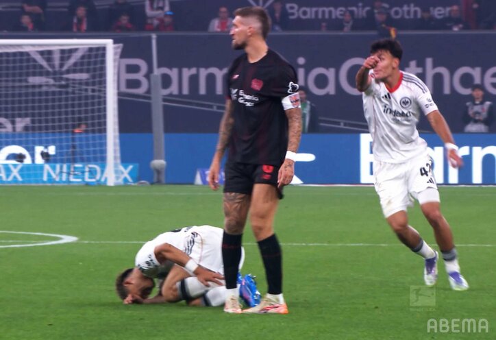 【写真・画像】「イチャイチャが可愛すぎる笑」日本代表最年少MF、謎の奇声→バックハグにファン爆笑！「ジョエルと細谷の絡み好き」「いいキャラしてるわ」　1枚目