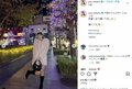 三上悠亜、イルミネーションをバックに“全身ショット”を公開 「冬の天使」「可愛い過ぎる～」と絶賛の声