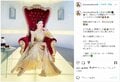 アンミカ、オートクチュールドレスを身に纏った女王様風ショットを公開し「ヨーロピアンな王女」「めっちゃ綺麗です！」と称賛の声
