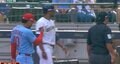 かかってこい！ 走者が故意に突進？塁上で“衝突アクシデント”発生→キレた野手が相手ベンチと口論… あわや一触即発のトラブルに