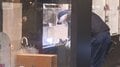 10秒で計2億円相当の腕時計4本窃盗　中野ブロードウェイ　電動キックボード男ら逃走