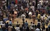 「あぁ、土俵に穴が」「なんか出てきた」大相撲、千秋楽の最後に驚きの光景「初めて見た」ファン興味津々