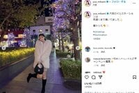 三上悠亜、イルミネーションをバックに“全身ショット”を公開 「冬の天使」「可愛い過ぎる～」と絶賛の声