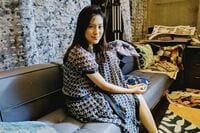 恒松祐里、大人びたワンピース姿で『全裸監督 シーズン2』をPRし「良い表情していますね」「必ず観るよ」の声