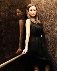 元AAA・伊藤千晃、セクシーワンピースで美脚披露「天使すぎます」