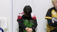 【映像】試合前、膝を抱えてうずくまる伊達朱里紗