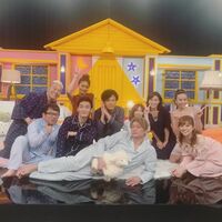 道端アンジェリカ『ななにー』出演者らと「みんな部屋着」の集合ショット