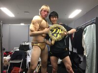 羽生結弦、プルシェンコとの2ショットで魅せた太ももに絶賛の声「御御足...拝ませてください」