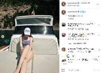 小嶋陽菜、船上でくつろぐ水着姿を公開 ファン「生きる伝説」「ただただ尊い」の声