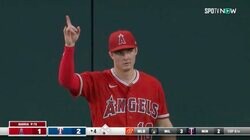 大谷翔平の同僚イケメンの渾身のドヤ顔を見よ！ 超絶ホームランキャッチでクールにドヤァ「スター性ほんまやばい」