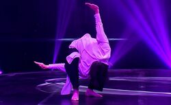 「重力どこいった？」「関節ない」驚異の柔軟性！イケメンアイドル、たった1分超のソロダンスが異次元レベル