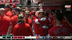 大谷翔平、先頭打者弾で「点取ったぞー！」ベンチで先発投手に笑顔の報告 ファンも「サンドバル嬉しそうw」