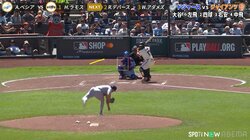 「つば九郎イズムを感じる」存在感ありまくりのジャイアンツマスコットが話題「投球妨害になりそうなもの」「後ろが気になっちゃって」