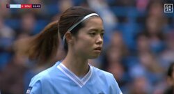 「天才かよ！」「美しすぎる」 長谷川唯がエグすぎる“超絶ピンポイントクロス”を炸裂した瞬間　マンUを切り裂く正確無比なコントロールキックにスタジアム騒然