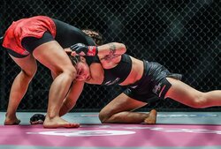 「ショッキング・サブミッション！」女子MMA、デビュー戦でのアップセットに驚きの声